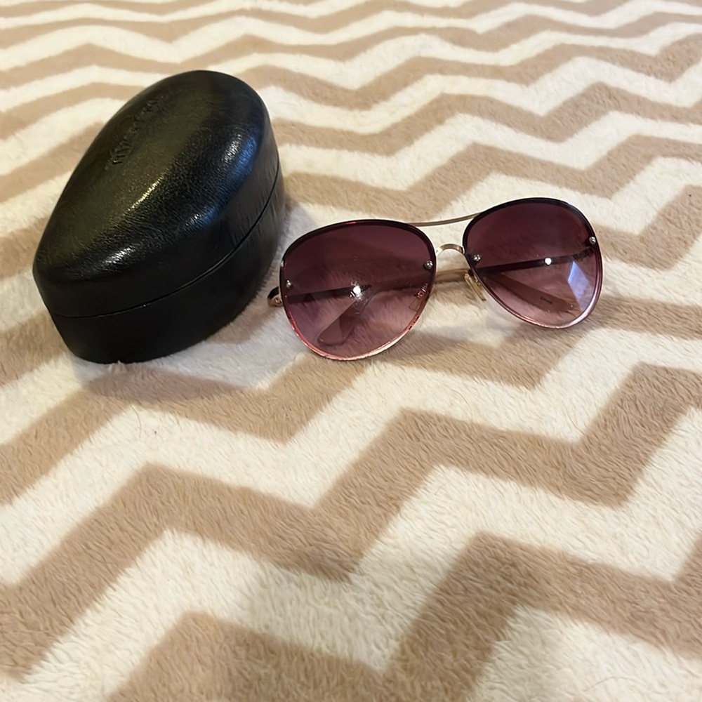 Tahari Women’s sunglasses with case